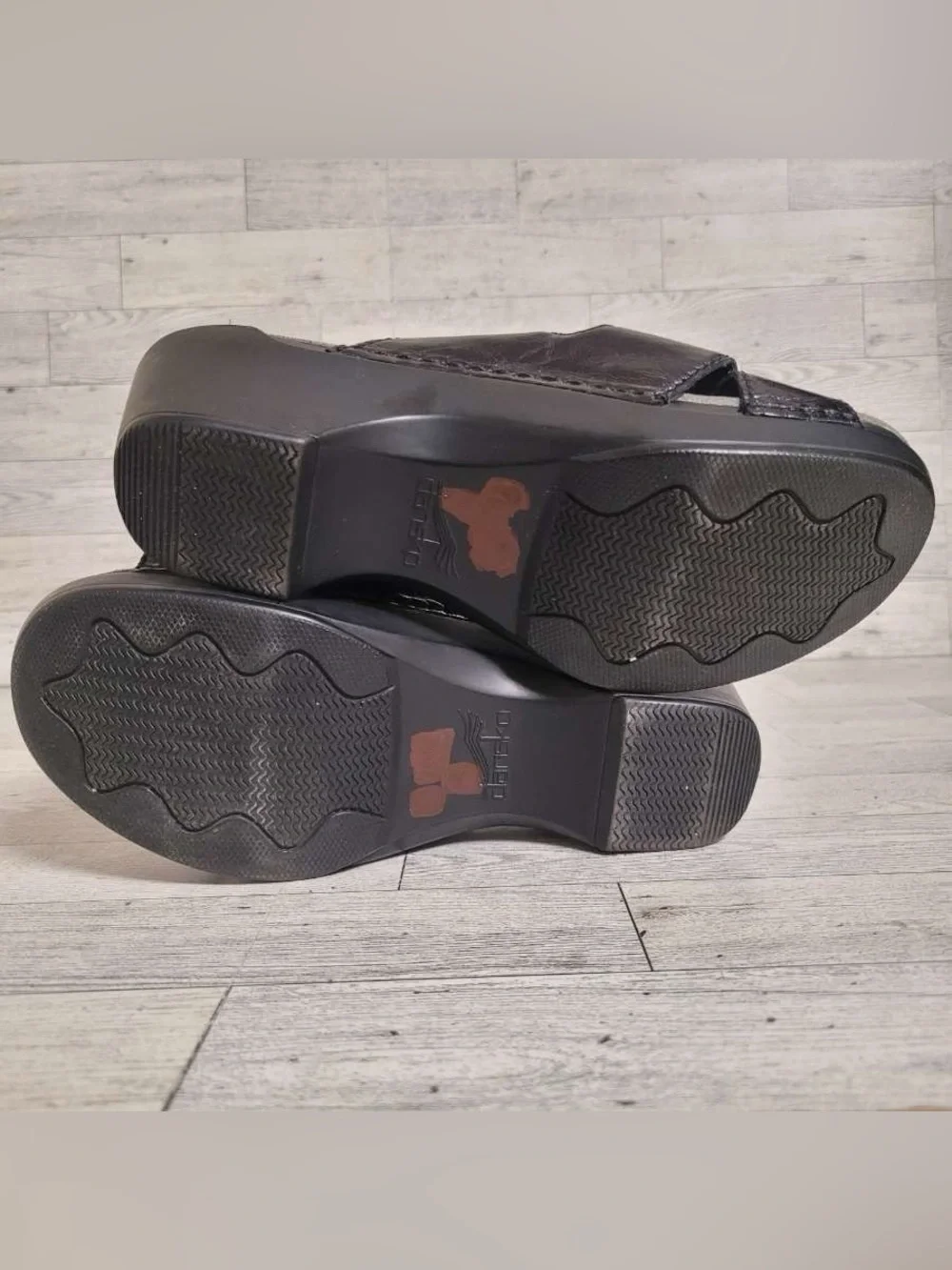 Dansko women’s sela